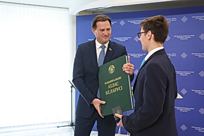 Картографическую выставку представили в МИД