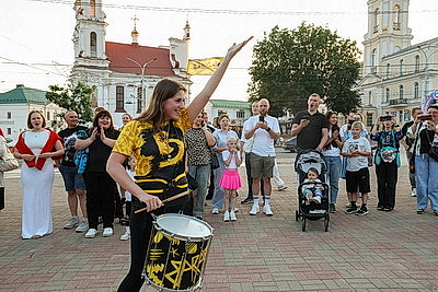Праздничная атмосфера на улицах фестивального Витебска