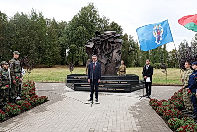 \"Это был не лагерь, а фабрика смерти\". В Тростенце открыли памятный знак жертвам геноцида