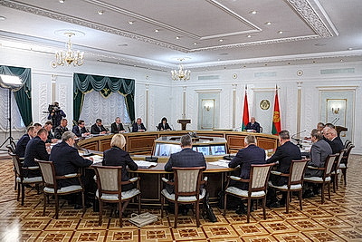 Лукашенко проводит селекторное совещание по уборочной кампании