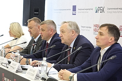 Проведение премьерной выставки \"ИННОПРОМ\" в Беларуси обсудили на пресс-конференции в Екатеринбурге