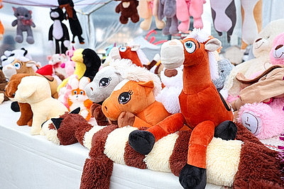 Зимняя сказка и вкусные угощения. Рождественская ярмарка открылась у Дворца спорта в Минске