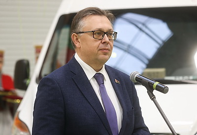 Ключи от микроавтобусов передали в соцучреждения страны