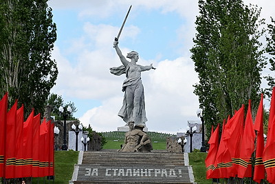 Лукашенко и Путин возложили цветы на Мамаевом кургане
