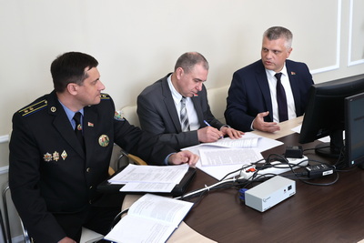 Сети коммуникаций в жилом секторе, благоустройство. Крупко провел прием граждан в Брагине