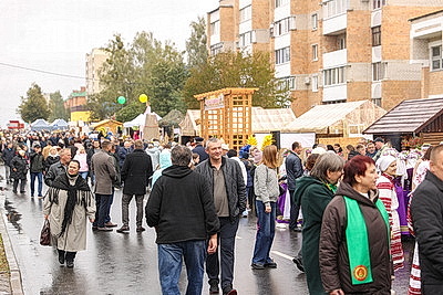 Памятник креветке, выставка караваев и подворий. В Белоозерске проходят \"Дажынкі-2025\"