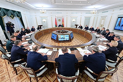 Лукашенко проводит селекторное совещание по уборочной кампании