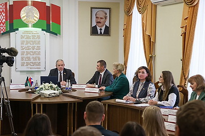 Сергеенко в Браславе пообщался с молодыми специалистами и ознакомился с новым отделением ЦРБ