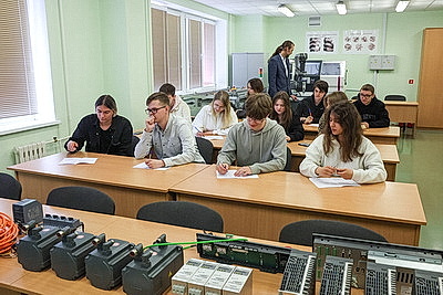 \"Запрос на инженеров нового поколения\". Подготовку технических кадров в СГ обсудили в Могилеве