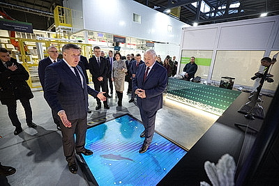 Лукашенко на \"Горизонте\" дал официальный старт массовому роботизированному производству телевизоров с ИИ