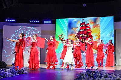 Дизайнеры и театры моды из Беларуси и России приняли участие в фестивале-конкурсе \"Синий дом\" в Витебске