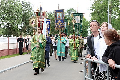 День памяти Преподобной Евфросинии Полоцкой. Тысячи верующих объединил Крестный ход