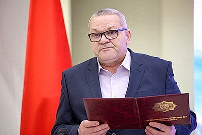 \"Чувствую себя здесь как дома\". В Минске более 20 человек принесли присягу гражданина Беларуси