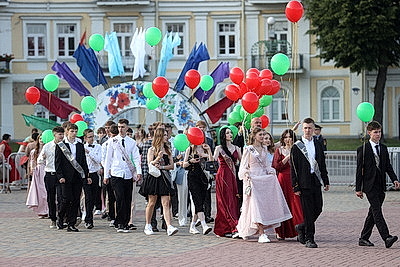 Выпускной над Неманом собрал около 2,6 тыс. юношей и девушек