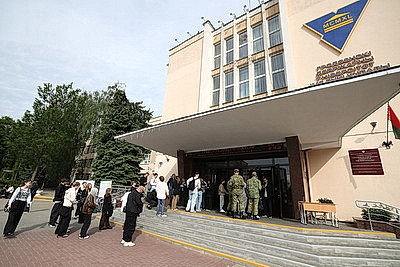 Централизованные испытания начались одновременно по всей стране