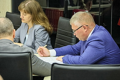 Объективно и комплексно. Как планируется оценивать работу идеологической вертикали