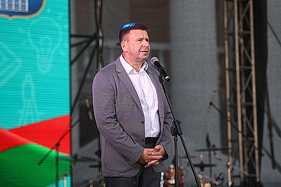 Выпускной над Неманом собрал около 2,6 тыс. юношей и девушек