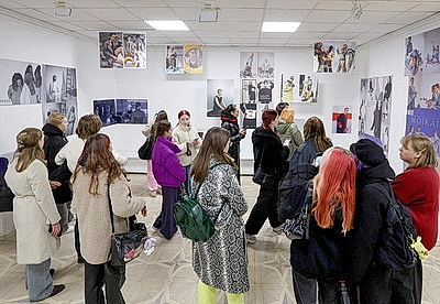 От афиши до проекта парка. Выставка к 50-летию кафедры дизайна и моды ВГТУ открылась в Витебске