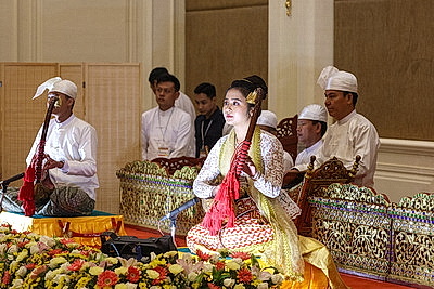 Высадка дерева удачи и храмовый комплекс Будды. Визит Лукашенко в Мьянму завершился культурной программой