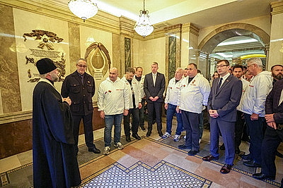 Частицы истории. Участники автопробега \"Дорогами Победы\" заложили в Минске 11 капсул с землей из городов-героев