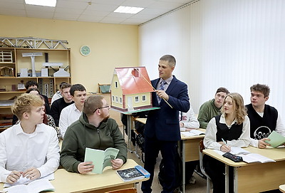 Наши учителя. Самое важное в профессии - любовь к делу и к детям