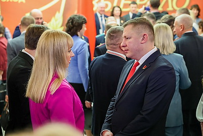 Второе заседание VII ВНС продолжает работу