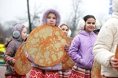 С настроением и душевно. В Гродно ярко и тепло отпраздновали Масленицу