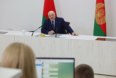Лукашенко проголосовал на президентских выборах и провел пресс-конференцию для СМИ