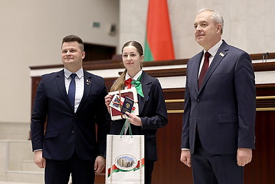 Сергеенко - молодежи: быть гражданином - это не только масса прав, но и масса обязанностей