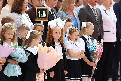 Железнодорожный класс и шикарная спортивная база. Новую школу открыли в Минске