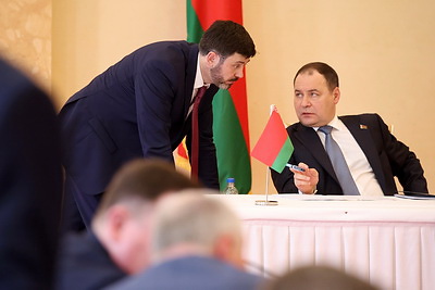 Премьер-министр Беларуси провел переговоры с президентом Уганды