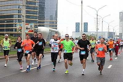 Около 1800 участников из шести стран вышли на старт полумарафона One Run в Минске
