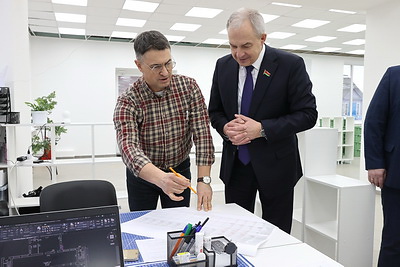 Сергеенко ознакомился с работой Докшицкой швейной мануфактуры