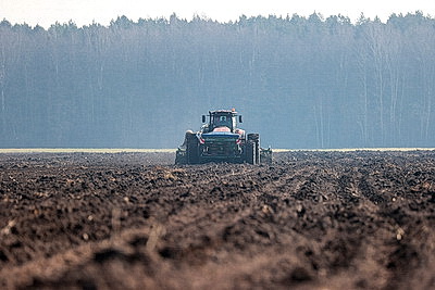 Как спутниковая навигация повышает шансы на богатый урожай уже в посевную