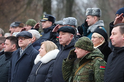Праздник мужества и верности долгу: в регионах Беларуси 23 февраля прошли торжественные митинги