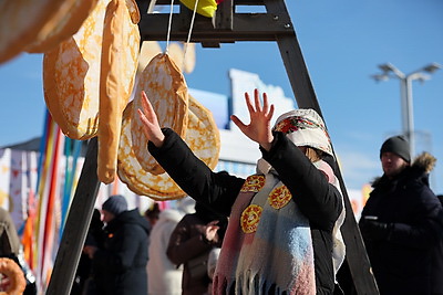 \"Это уже белорусский бренд\". Веселье на Масленицу в Минске