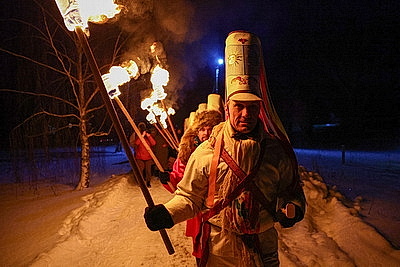 Деревня, где каждый мечтает стать \"царем\". Как в Семежево сохраняют уникальный обряд