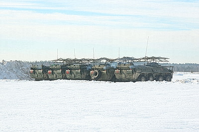 Десантники и гвардейцы во время проверки ВС сдают нормативы по огневой подготовке в Борисовском районе