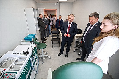 В Боровлянах открыли обновленное здание детской и стоматологической поликлиники