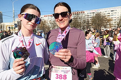 \"Заряд эндорфинами и цветы на финише\". \"Красивый забег\" прошел в Минске