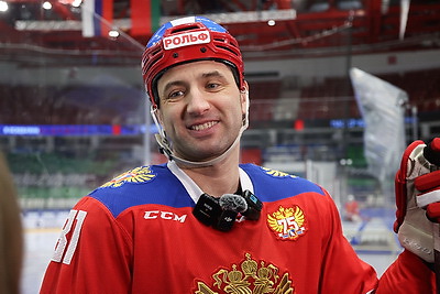 Легенды хоккея провели мастер-класс для участников турнира \"В основании будущего\"