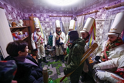 Деревня, где каждый мечтает стать \"царем\". Как в Семежево сохраняют уникальный обряд