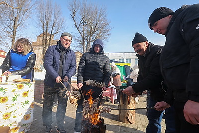 С размахом, звучно и вкусно. Как отпраздновали Масленицу жители Берестовицкого района