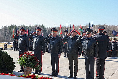 \"Пусть скорбь и печаль обернутся в мужество ваше и силу\". В Хатыни проходит всенародная вахта памяти