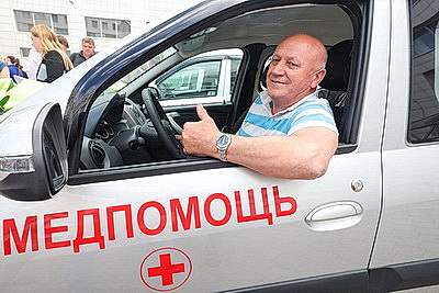 Ключи от 12 медицинских автомобилей вручили учреждениям здравоохранения регионов