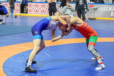 Более 500 юных спортсменов участвуют в турнире по вольной борьбе памяти Карначенка в Шклове