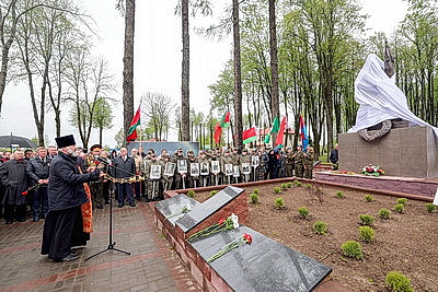 Памятник на братской могиле после реконструкции открыли в Витебском районе