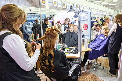 Помочь выбрать путь в профессию: выставка для абитуриентов \"Образование и карьера\" открылась в Минске