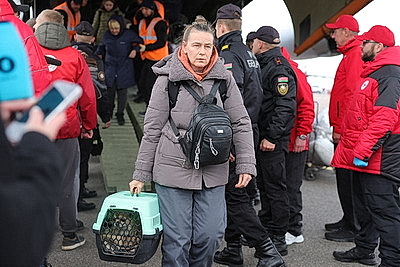 Три самолета с жителями Алешек прибыли в Беларусь