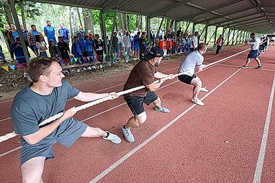 Спорт на максимуме: более 500 представителей белорусских СМИ вышли на старт спартакиады в \"Стайках\"